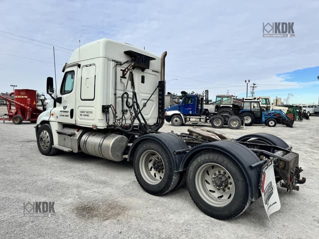 Image of Freightliner Cascadia 125 equipment image 2