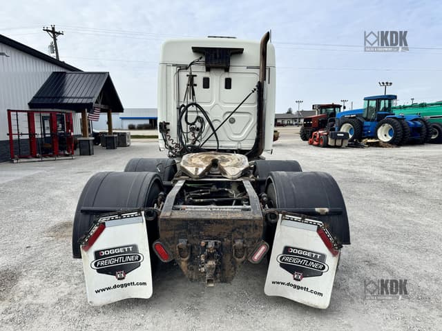 Image of Freightliner Cascadia 125 equipment image 3