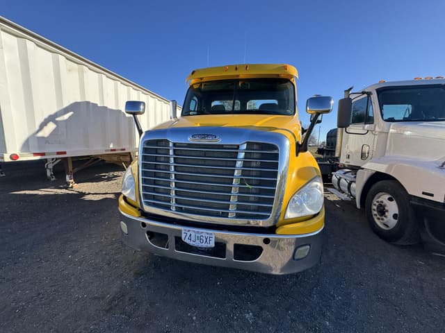 Image of Freightliner Cascadia 125 equipment image 2