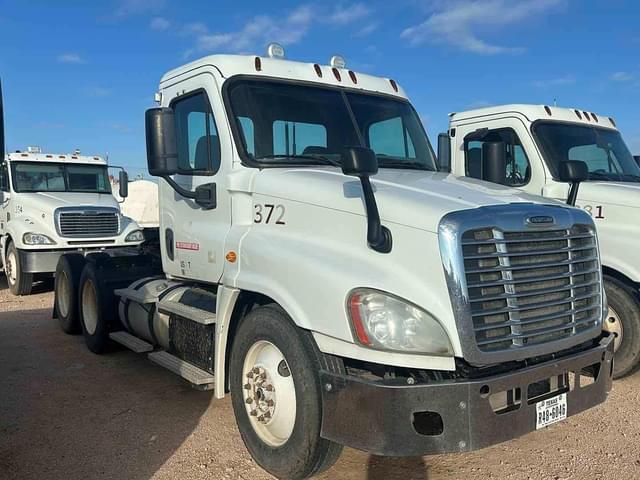 Image of Freightliner Cascadia 125 equipment image 1