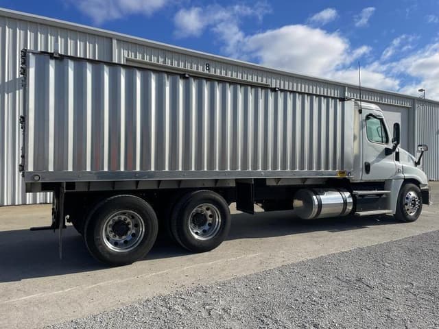 Image of Freightliner Cascadia 125 equipment image 2