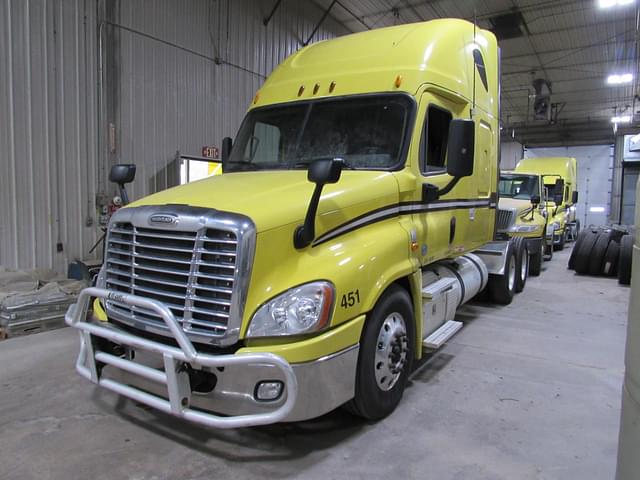 Image of Freightliner Cascadia 125 equipment image 1