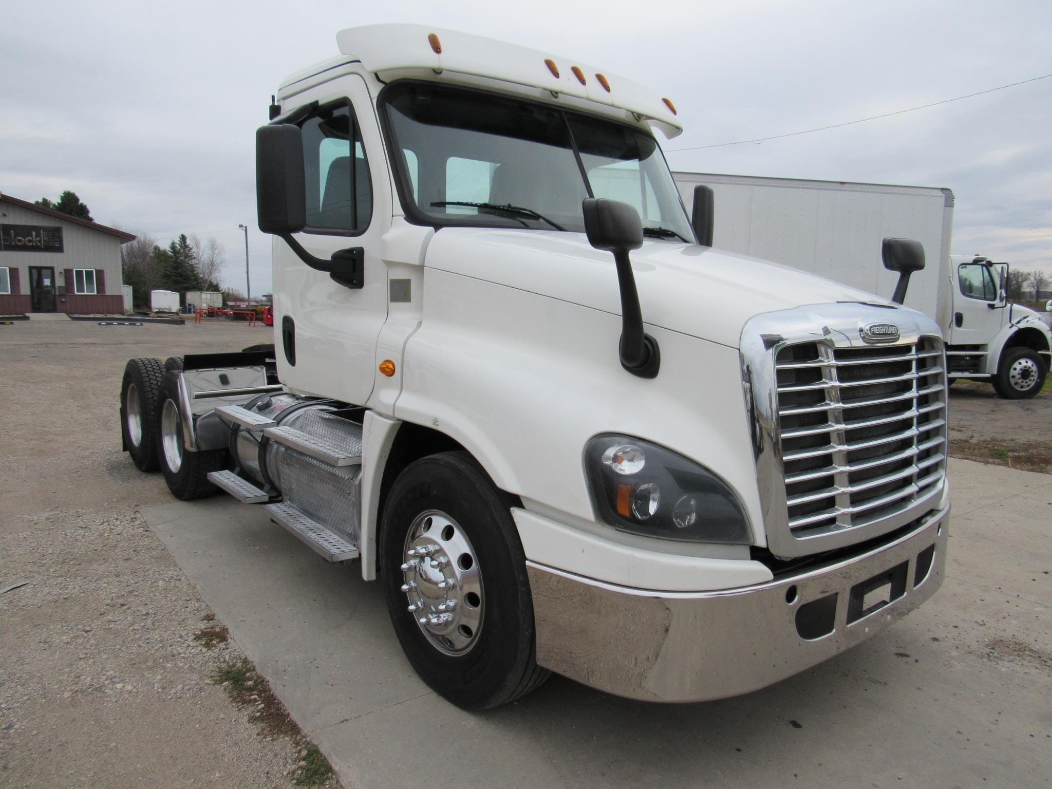 2013 Freightliner Cascadia 125 Equipment Image0