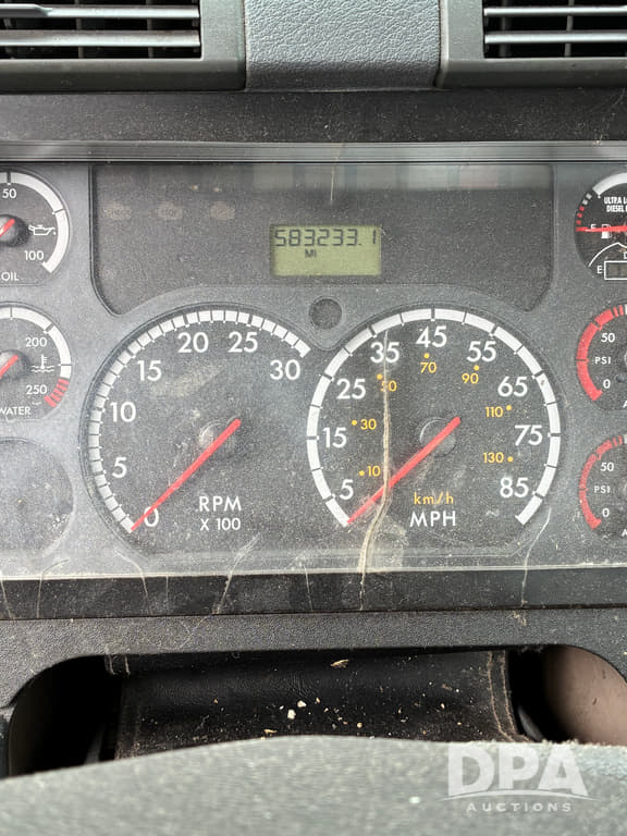 Image of Freightliner Cascadia 125 equipment image 3