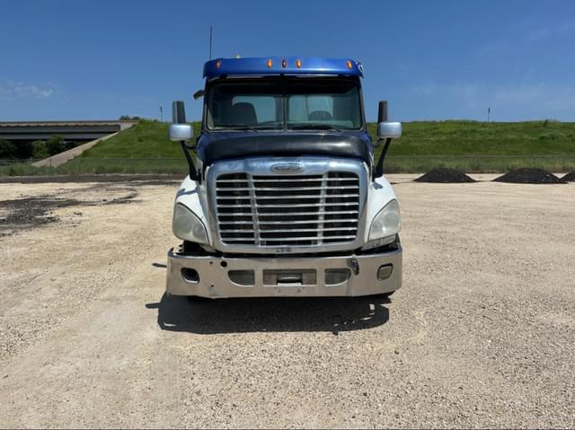 Image of Freightliner Cascadia 125 equipment image 1