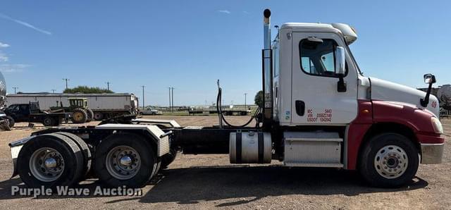 Image of Freightliner Cascadia 125 equipment image 3