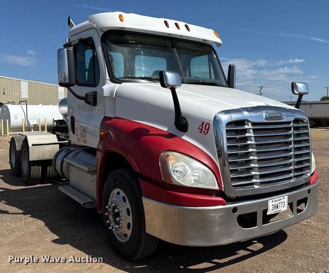 Image of Freightliner Cascadia 125 equipment image 2