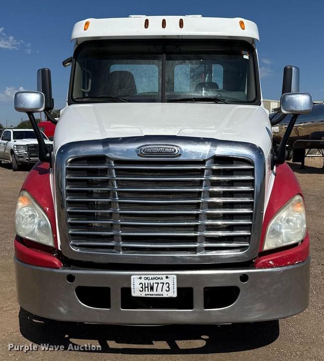 Image of Freightliner Cascadia 125 equipment image 1