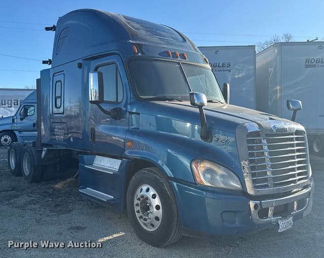 Image of Freightliner Cascadia 125 equipment image 2