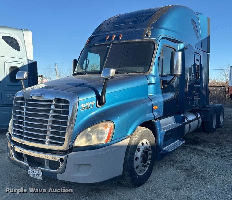2013 Freightliner Cascadia 125 Equipment Image0