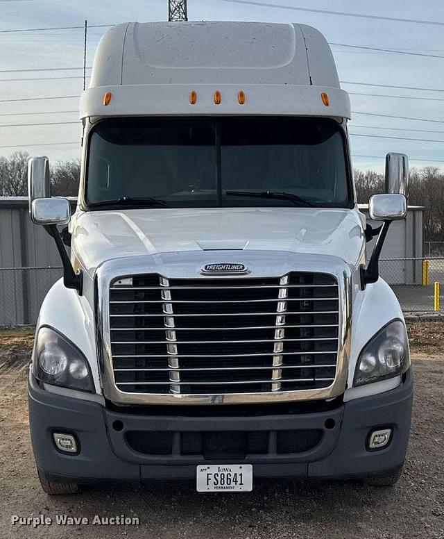 Image of Freightliner Cascadia 125 equipment image 1