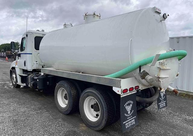 Image of Freightliner Cascadia 125 equipment image 1