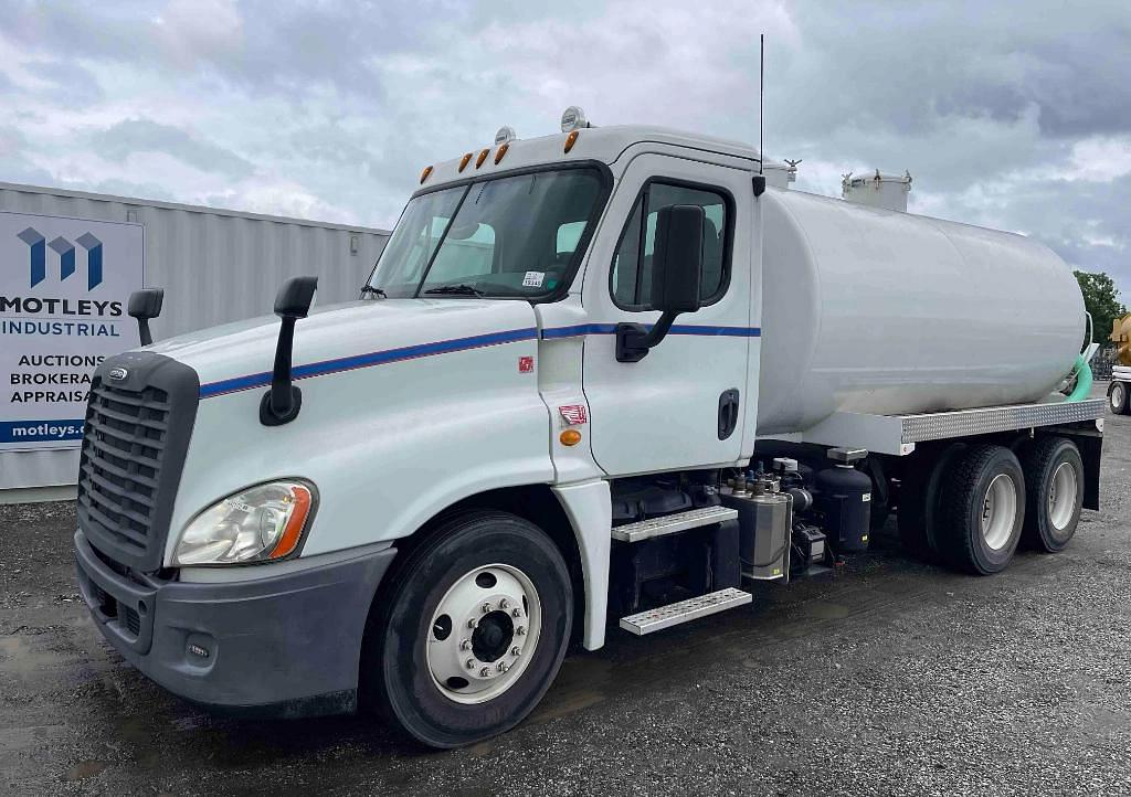 Image of Freightliner Cascadia 125 Primary image