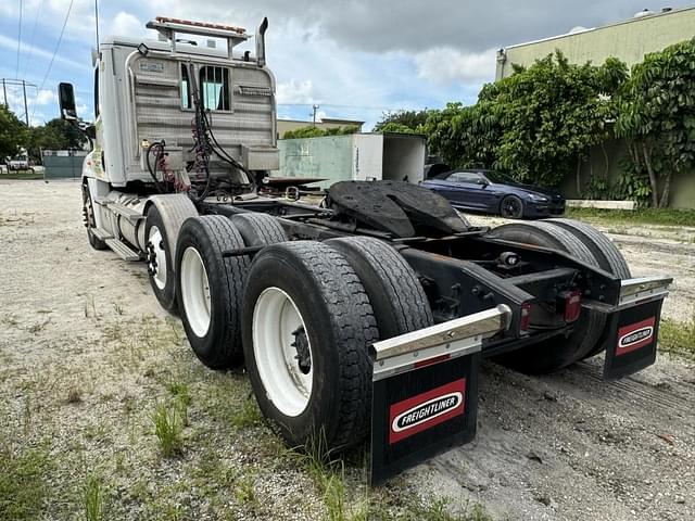 Image of Freightliner Cascadia 125 equipment image 4