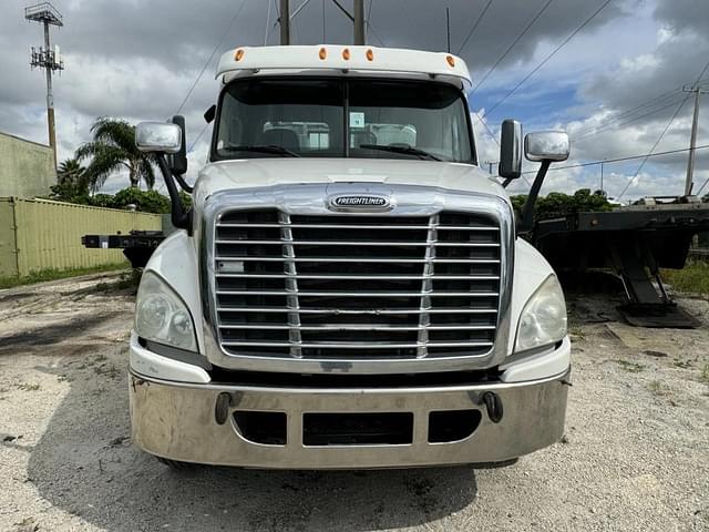 Image of Freightliner Cascadia 125 equipment image 1