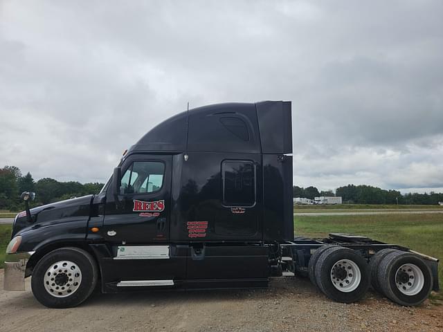 Image of Freightliner Cascadia 125 equipment image 4