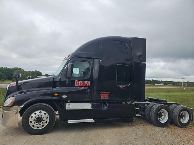 Image of Freightliner Cascadia 125 equipment image 3