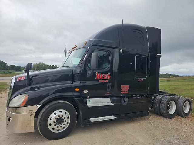 Image of Freightliner Cascadia 125 equipment image 2