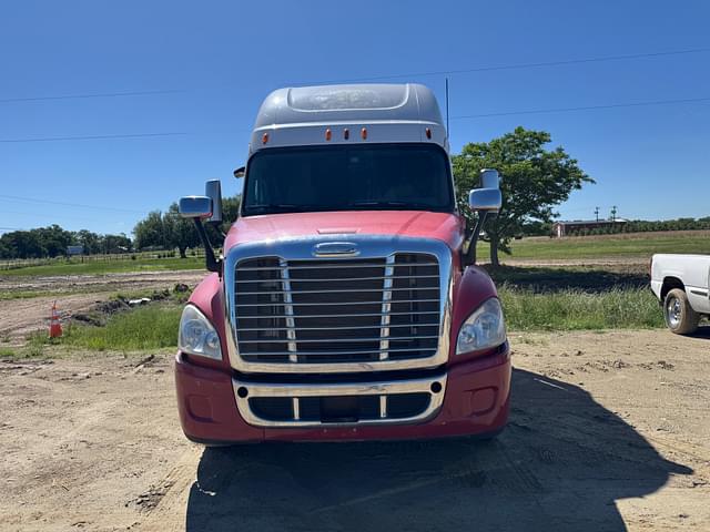 Image of Freightliner Cascadia 125 equipment image 1