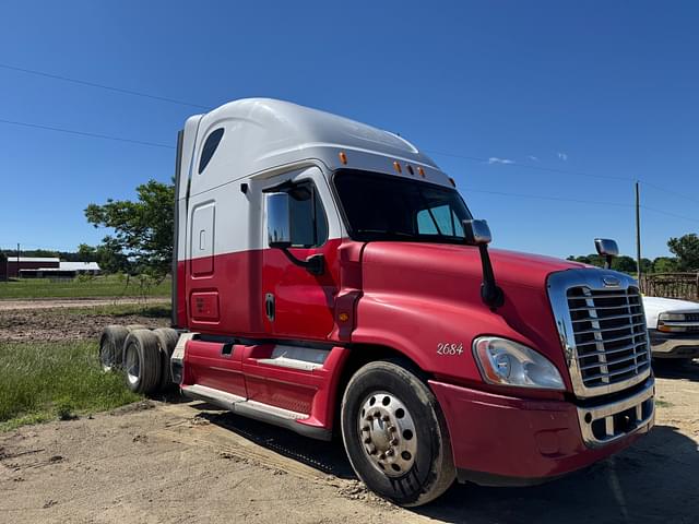 Image of Freightliner Cascadia 125 equipment image 2