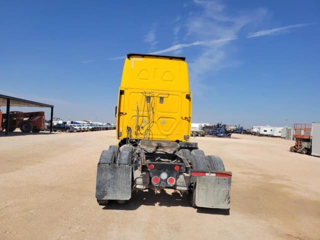 Image of Freightliner Cascadia 125 equipment image 3