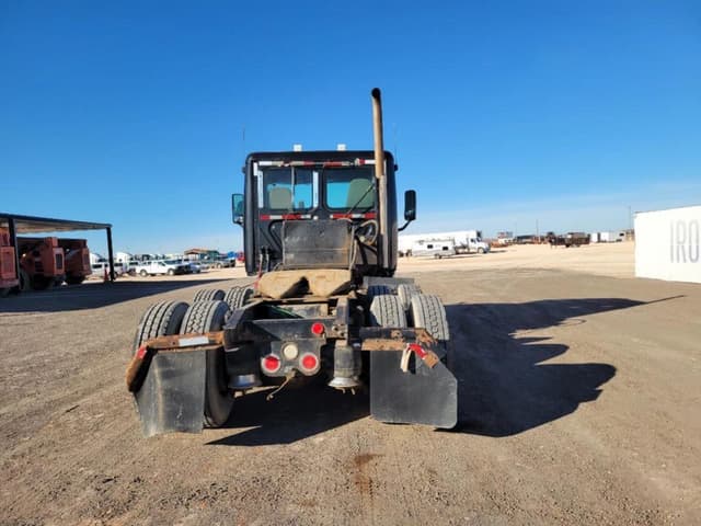 Image of Freightliner Cascadia 125 equipment image 2