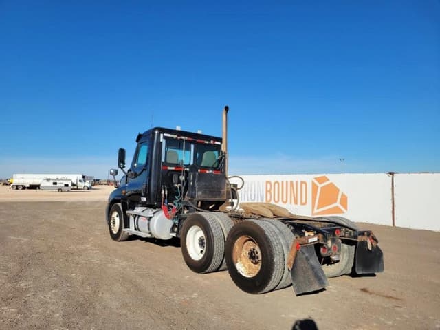 Image of Freightliner Cascadia 125 equipment image 1