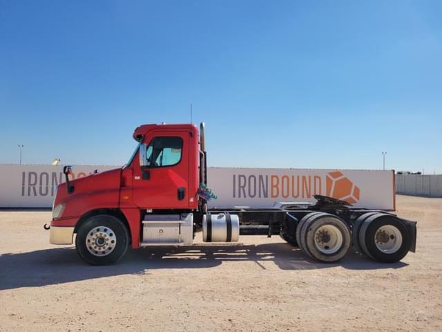 Image of Freightliner Cascadia 125 equipment image 1