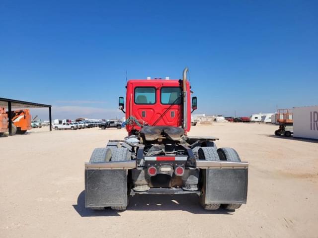 Image of Freightliner Cascadia 125 equipment image 3