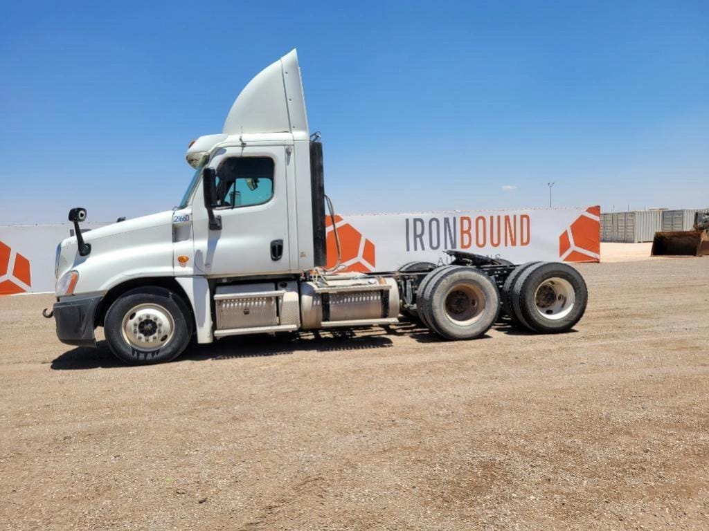 2013 Freightliner Cascadia 125 Equipment Image0