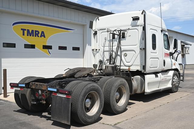 Image of Freightliner Cascadia 132  equipment image 2