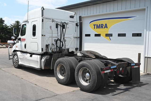 Image of Freightliner Cascadia 132  equipment image 4