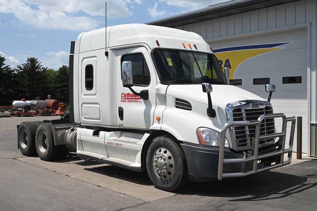 Image of Freightliner Cascadia 132  Primary image
