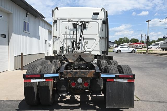 Image of Freightliner Cascadia 132  equipment image 3
