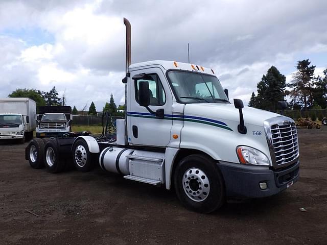 Image of Freightliner Cascadia equipment image 1