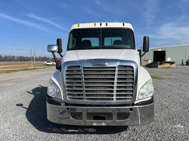 Image of Freightliner Cascadia equipment image 1