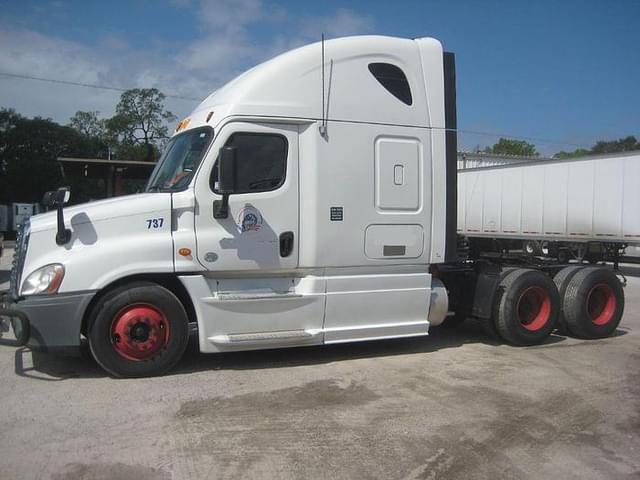 Image of Freightliner Cascadia equipment image 4