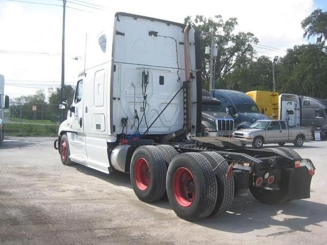 Image of Freightliner Cascadia equipment image 3