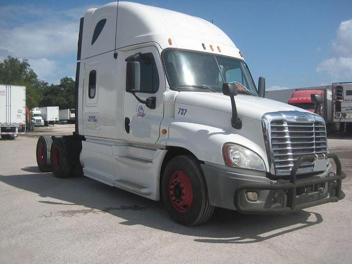 2013 Freightliner Cascadia Equipment Image0