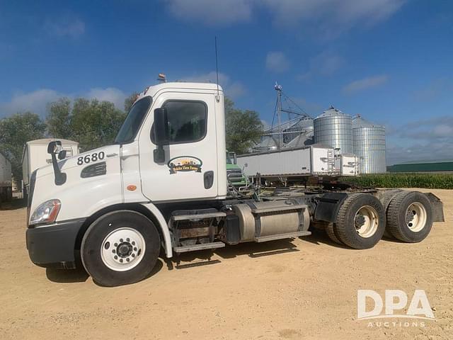 Image of Freightliner Cascadia equipment image 1