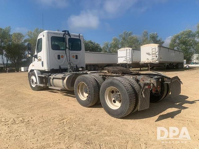 Image of Freightliner Cascadia equipment image 3