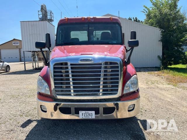 Image of Freightliner Cascadia equipment image 2