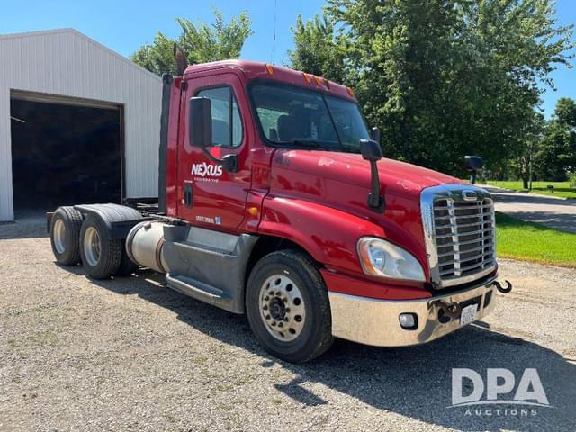 Image of Freightliner Cascadia equipment image 4