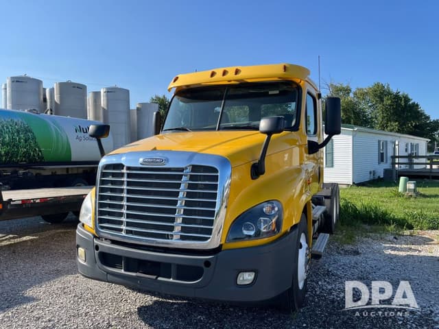 Image of Freightliner Cascadia equipment image 1