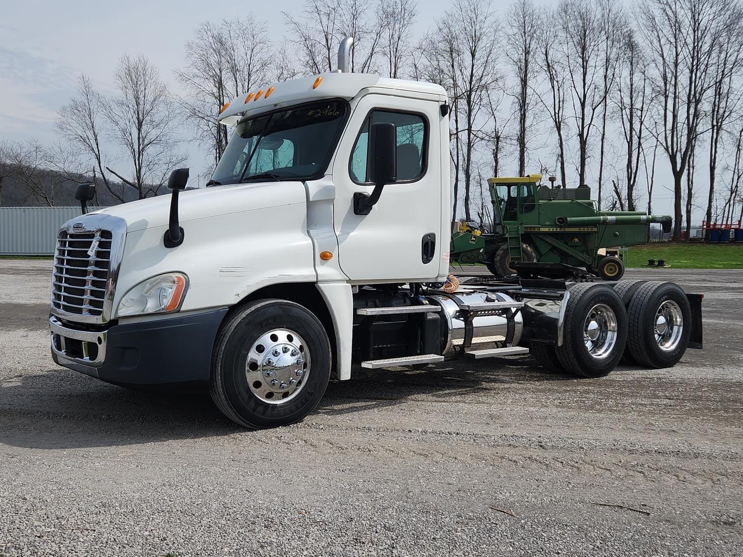 2013 Freightliner Cascadia Equipment Image0
