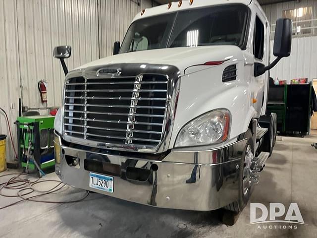 Image of Freightliner Cascadia equipment image 1