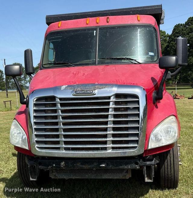 Image of Freightliner Cascadia equipment image 1