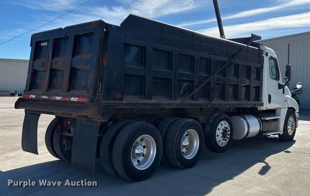 Image of Freightliner Cascadia equipment image 4