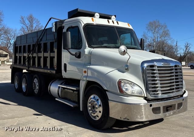 Image of Freightliner Cascadia equipment image 2