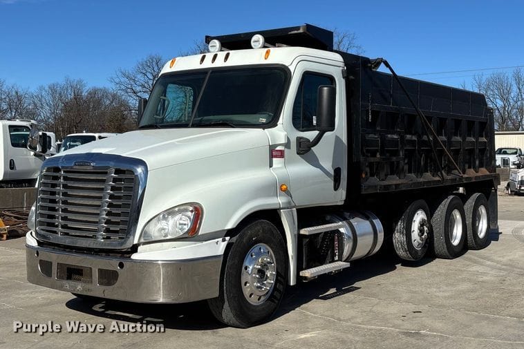 2013 Freightliner Cascadia Equipment Image0